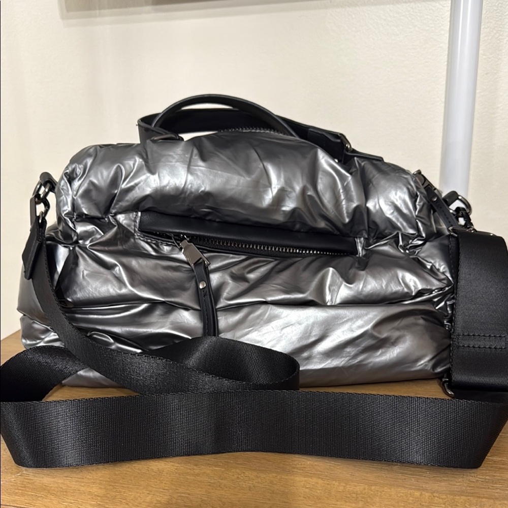 Quilted Silver Women's Bag. - Picture 9 of 10